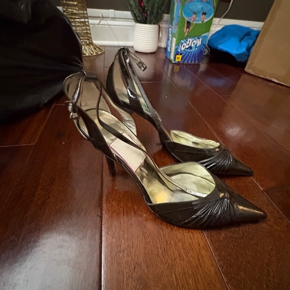 Guess Dark Brown Heels - Picture 2 of 3